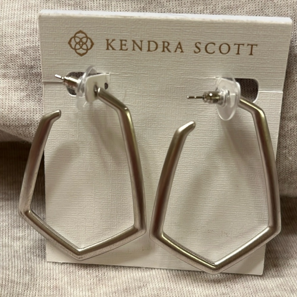Kendra Scott, matte Silver earring